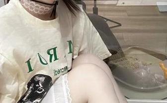 头条女神 – 穿越泳池，感受没有圣光的语溪，图片为你揭开清凉新视角！