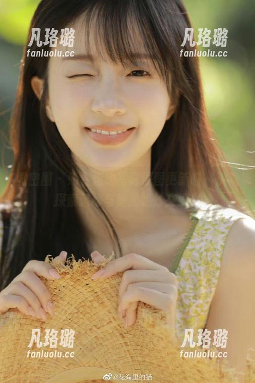 微密圈 - 奶雯运动写真原图更新啦，快来探索运动与美的绝妙交织！