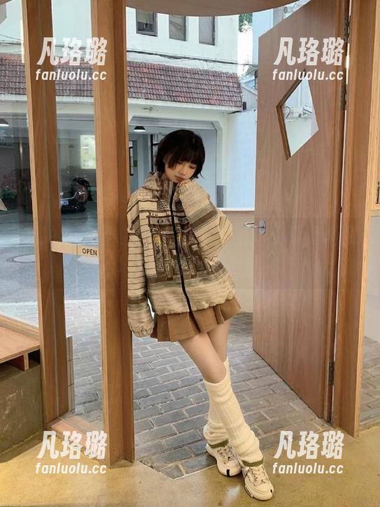 私拍中的姜仁卿(강인경)：图集展现如何优雅地控制我的独特风情