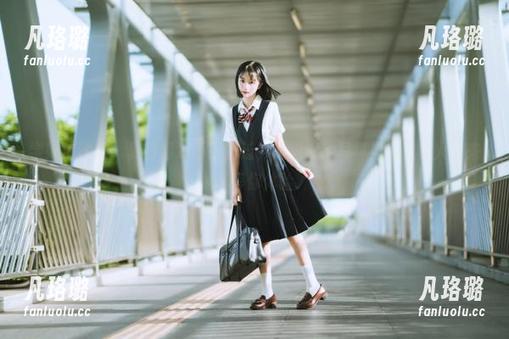 学妹加速跑-思甜 学妹加速跑 - 夏日清凉不可错过,思甜泳池写真福利图包火热来袭等你体验