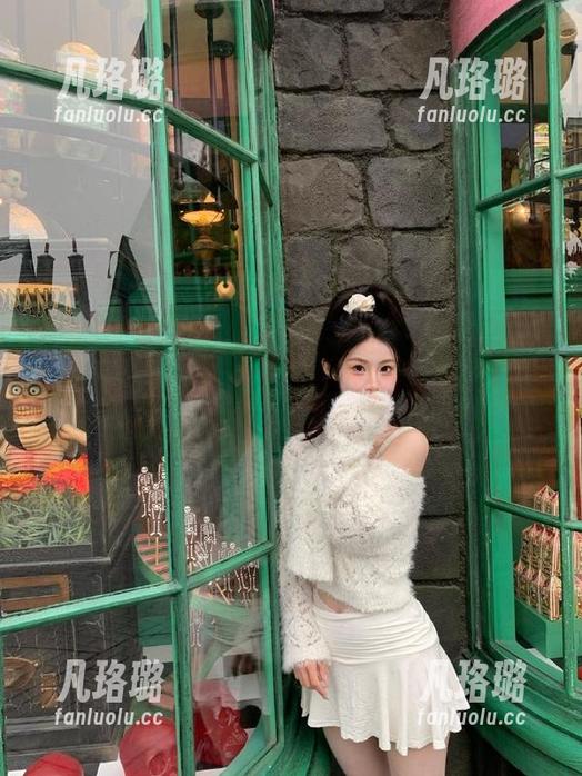 小仙女ELaine 微密圈 - 跟随小仙女ELaine的镜头,分享她的双马尾写真作品,展现青春活力与无限想象的二次元魅力