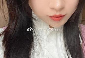 在线获取小女巫露娜的绝美户外写真原图，让我们一起走入她的魔法生活