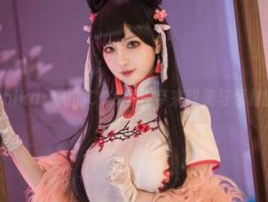 空姐小鹿鹿shika：她的COS写真带来甜美与优雅的精彩照片集