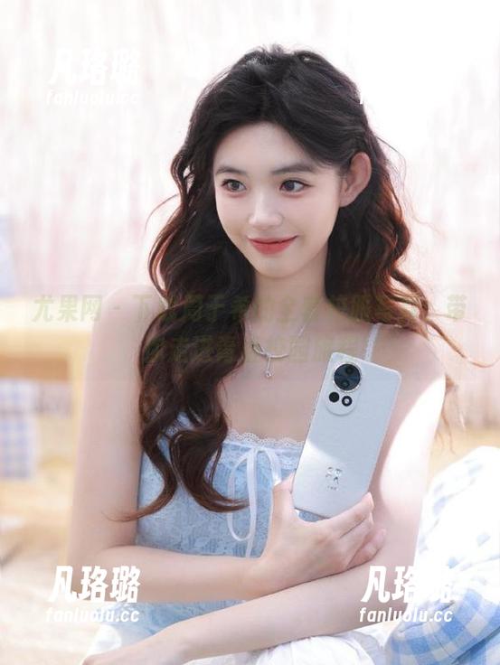 尤果网 - 下载周于希的全套校服写真，带你走进青春校园旅程