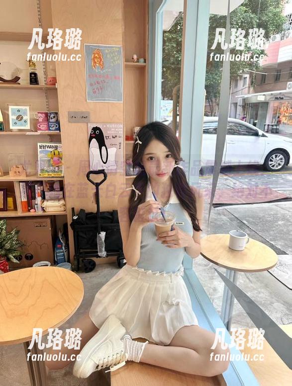 尤果网-周心情 尤果网 - 周心情空姐最新作品震撼上线:展现她在蓝天白云中的独特风采,绝对不容错过!