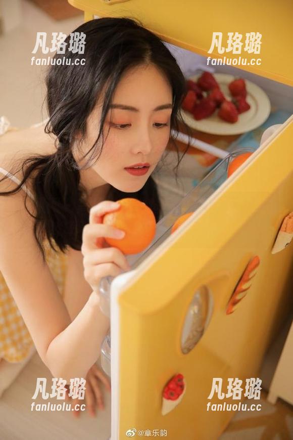 尤果网 - 高清在线浏览杨果果的黑白摄影集，带你进入黑白世界的深邃魅力