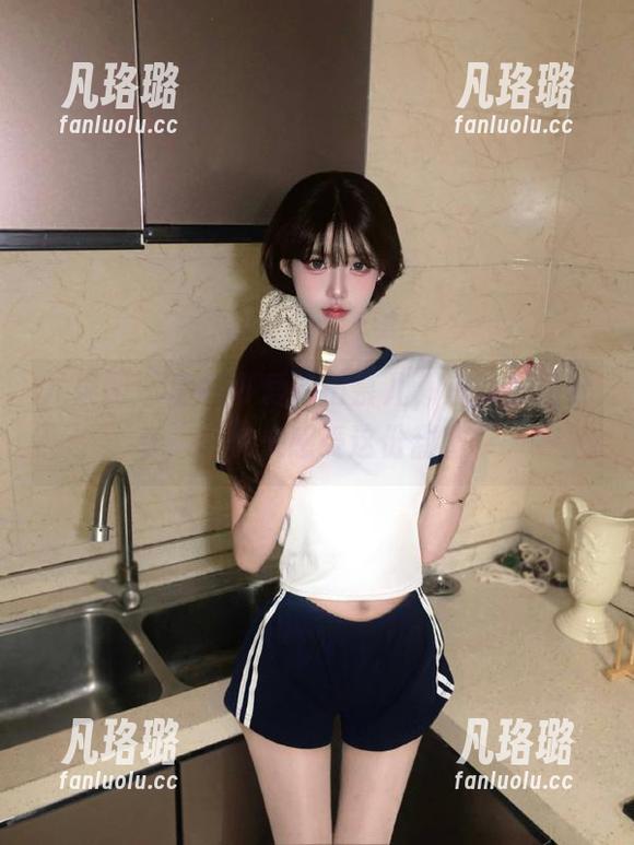 尤果网 - 清新可爱的田慕儿，白丝美图分享，赶快来感受这份甜蜜！