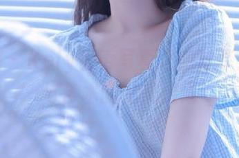 尤物馆 – Kely香香写真之旅分享：美腿与艺术的完美相遇