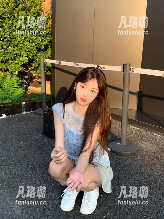 尤蜜荟 - 聆听Carol周妍希白裙的故事：精美写真和壁纸唤醒无限灵感