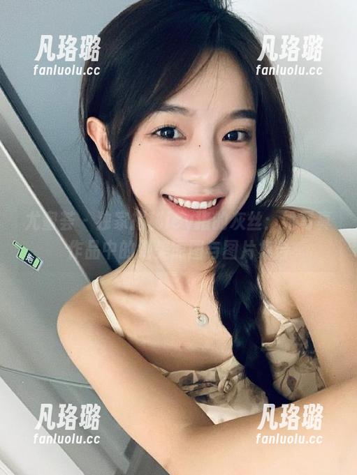 尤蜜荟 - 独家揭秘icy猪的灰丝：她写真作品中的绝美原图与图片集合