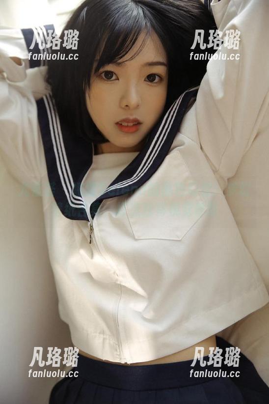 尤蜜荟 - 娜露Selena的黑色幻想：梦幻壁纸合集，打造独特视觉体验