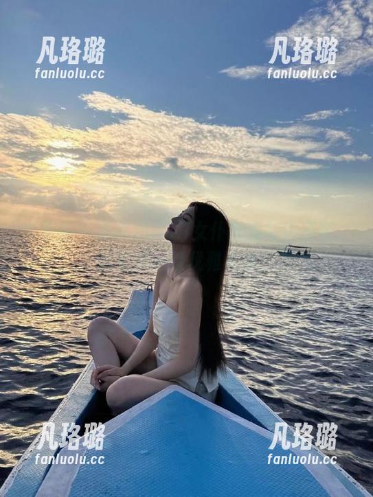 尤蜜荟 - 思淇Sukiii女仆高清写真原图，尽享每一缕优雅姿态！