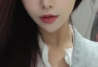 发现希希_啾的无圣光套图，感受春日午后柔和的气息