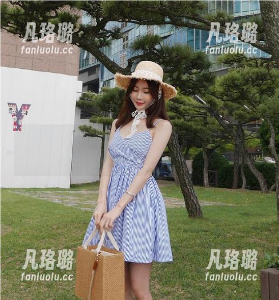 微密圈 - 张思允吊带黑丝写真图包：让你沉醉于她的魅力与风情之中