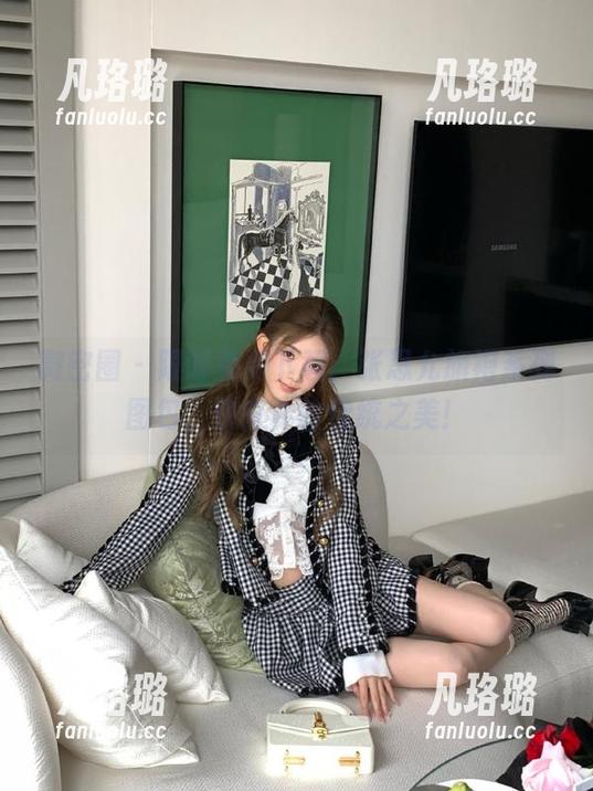 张思允 微密圈 - 限时免费下载,张思允旗袍系列图包,快来体验传统之美!