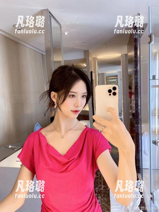 初冬清晨，抖娘利世被女友唤醒的私密福利图集上线