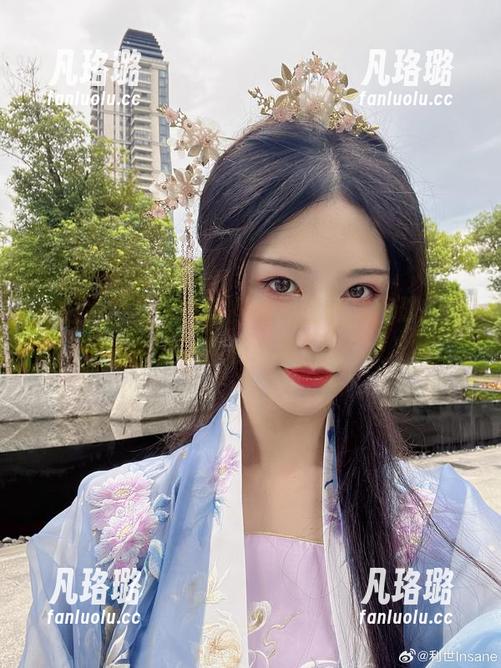 不怕冷！免费观赏抖娘利世丝袜图册，温暖你的心灵！