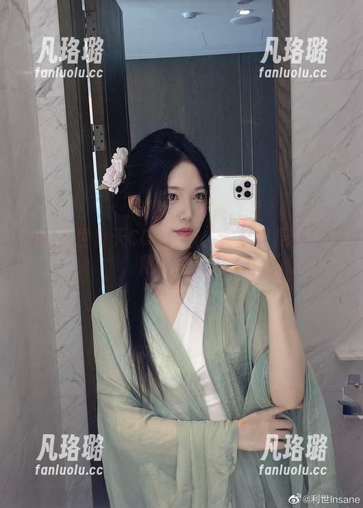 抖娘利世夏天COS合集：一起感受梦幻与阳光的交汇