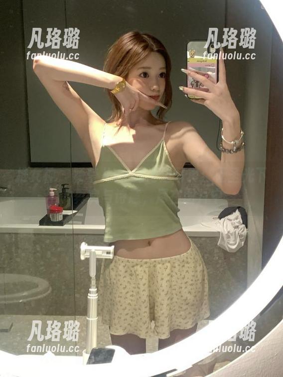 推女神-颖莹儿YY 推女神 - 颖莹儿YY的海边写真:无圣光下的真实与诗意,尽在图片中