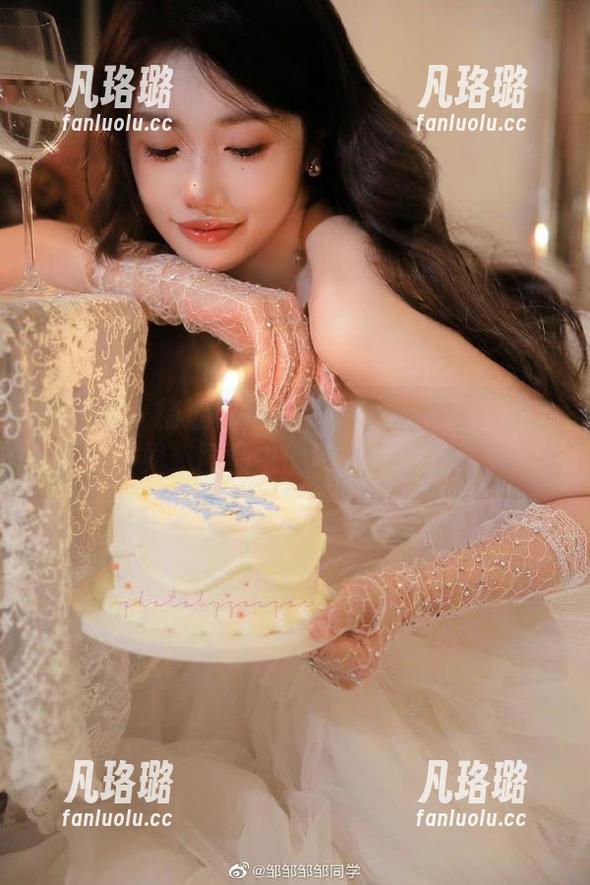推女神-黄可christine 推女神 - 精选!黄可christine带你探索镂空世界,图集中的每一帧都是艺术!