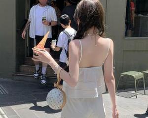 星颜社 – 捕捉星冉少女的多彩瞬间，精致美图下载让梦想触手可及
