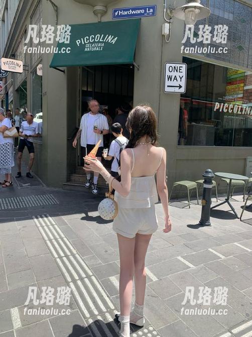 星颜社 - 捕捉星冉少女的多彩瞬间，精致美图下载让梦想触手可及