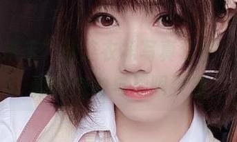 “是本末末”的连衣裙写真套图，展现她独特魅力与无限灵感