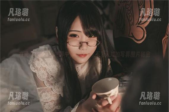 在晓美妈的私房世界中，探索那些不为人知的写真图片秘密