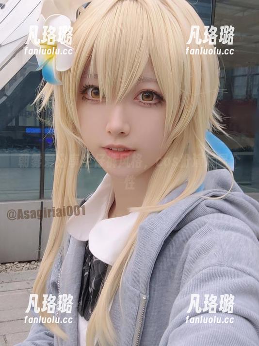 朝雾爱 朝雾爱分享牛仔裤风格,cos扮演尽显个性