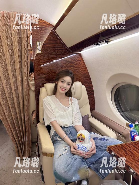 微密圈 - 杨大乐乐很靠谱的夏日高清写真合集：尽情享受这个季节的热情与色彩