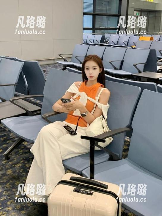 果团网 - 探索周于希最新皮衣写真作品，灵感与个性的完美释放