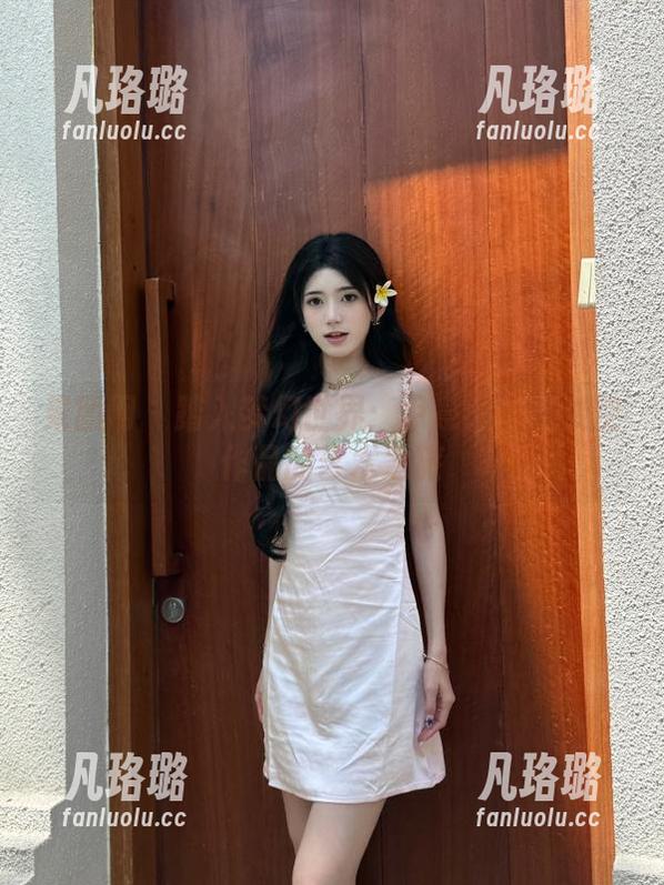 果团网 - 踏入梦幻世界：尹意纯全套镂空作品的艺术之旅