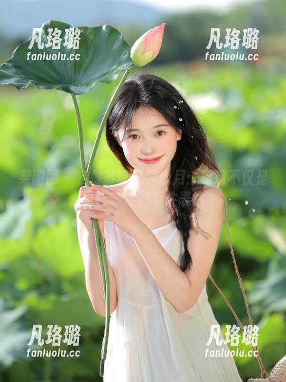 果团网 - 私房写真之梦心月：眼镜不仅是配饰，更是个性表达