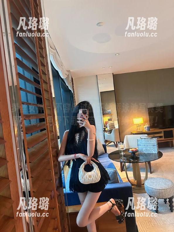 梦丝女神 - 不容错过的王娇娇泳池写真美图大集，免费下载，带回家的绝对惊喜！