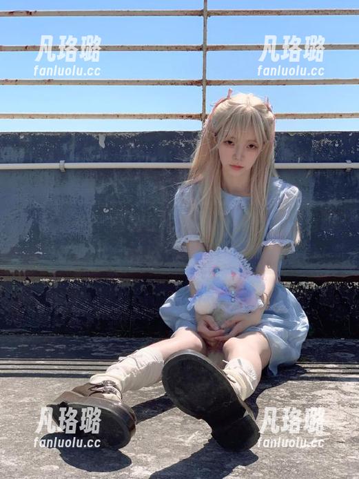 梦丝女神 - 雪馨的体操服写真分享：运动与艺术并存，这种风格你觉得如何？