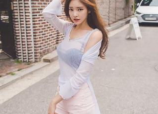 森萝财团 – 小夜的清纯风格写真，原图下载等你来拿，快来揭开她的美丽秘密！