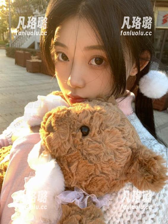 森萝财团-小奶糕Milky 森萝财团 - 原图独家放送!小奶糕Milky制服写真中的清新魅力与无限可能