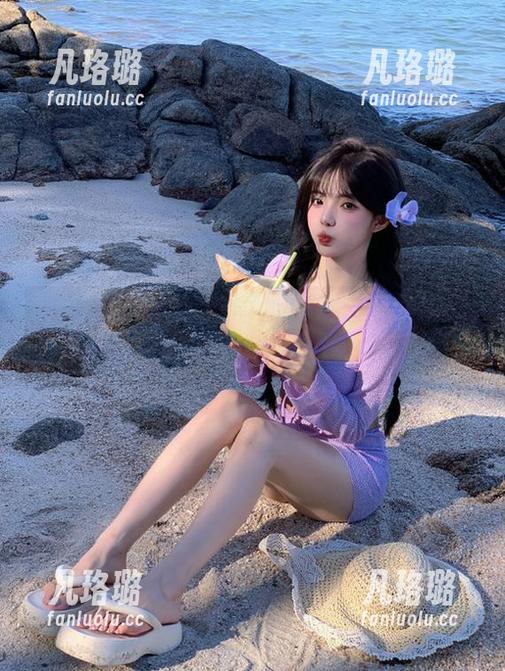 森萝财团-小樱 森萝财团 - 在小樱的白色写真更新中,看看她是如何把自嘲进行到底的!