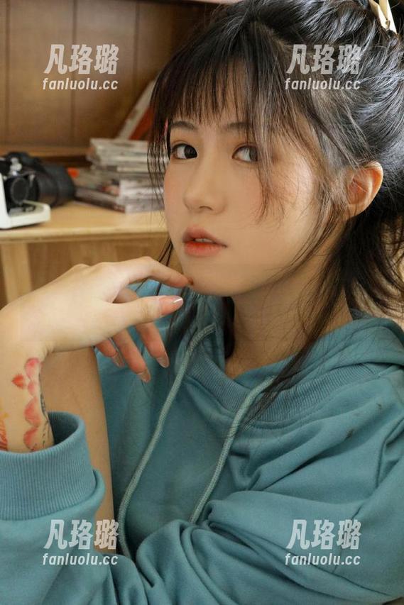 模范学院-Ellie艾栗栗 模范学院 - 图集大放送!Ellie艾栗栗带你畅游裤里丝的奇幻世界,惊喜不断!
