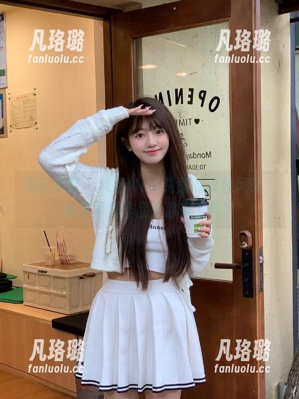模范学院-Milk楚楚 模范学院 - 捕捉Milk楚楚的天台风光,独家写真作品等你来下载!
