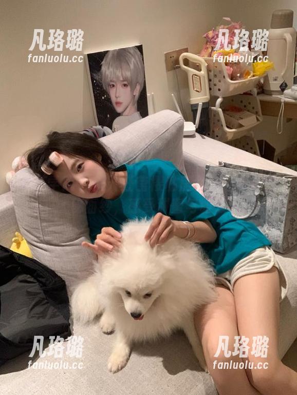 模范学院 - 揭开任莹樱私房女友合集的神秘面纱，感受甜蜜与雅致