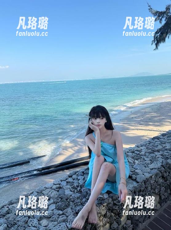 模范学院 - 夏日狂欢！美七Mia泳池最新写真图册带你领略别样风采