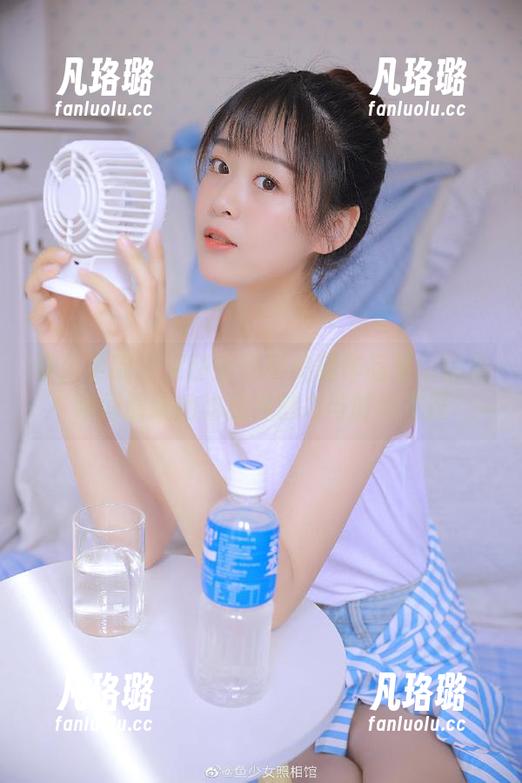 模范学院 - 艾静香惊艳美腿作品集：精选瞬间展现她的独特魅力与时尚态度