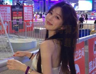 模范学院 – 顾乔楠浴室写真大揭秘，超美原图与图包下载！