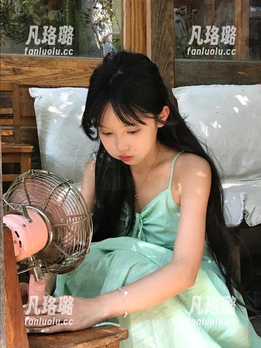 微密圈 - 洁己u的美图更新在此，请真爱粉们为我倾情点赞！