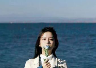 爱蜜社 – 杨紫嫣Cynthia透明写真无圣光，原图细腻展现纯净美感