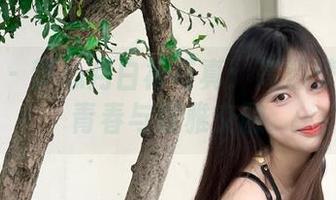 爱蜜社 – 梦心月白裙写真：高清壁纸展现青春与优雅交融