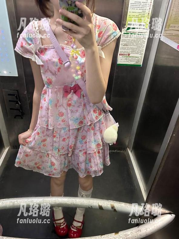 物恋传媒 - 发现小竹的写真作品：免费下载“画中的她”系列