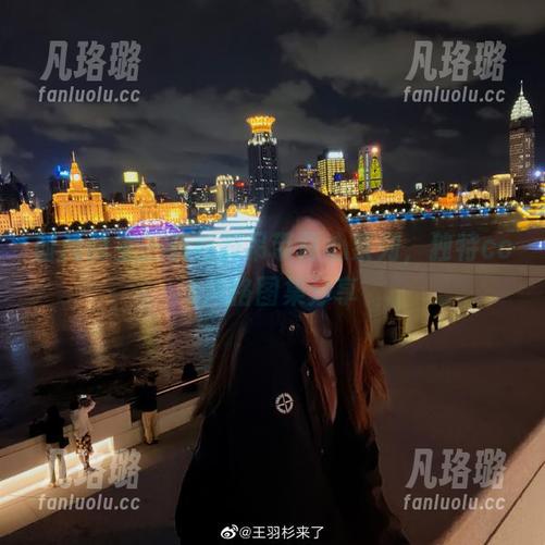 时尚博主王羽杉的吊带背心系列，独特cos风格图集分享
