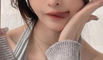 王羽杉白色吊带写真原图，图包收录优雅气质瞬间